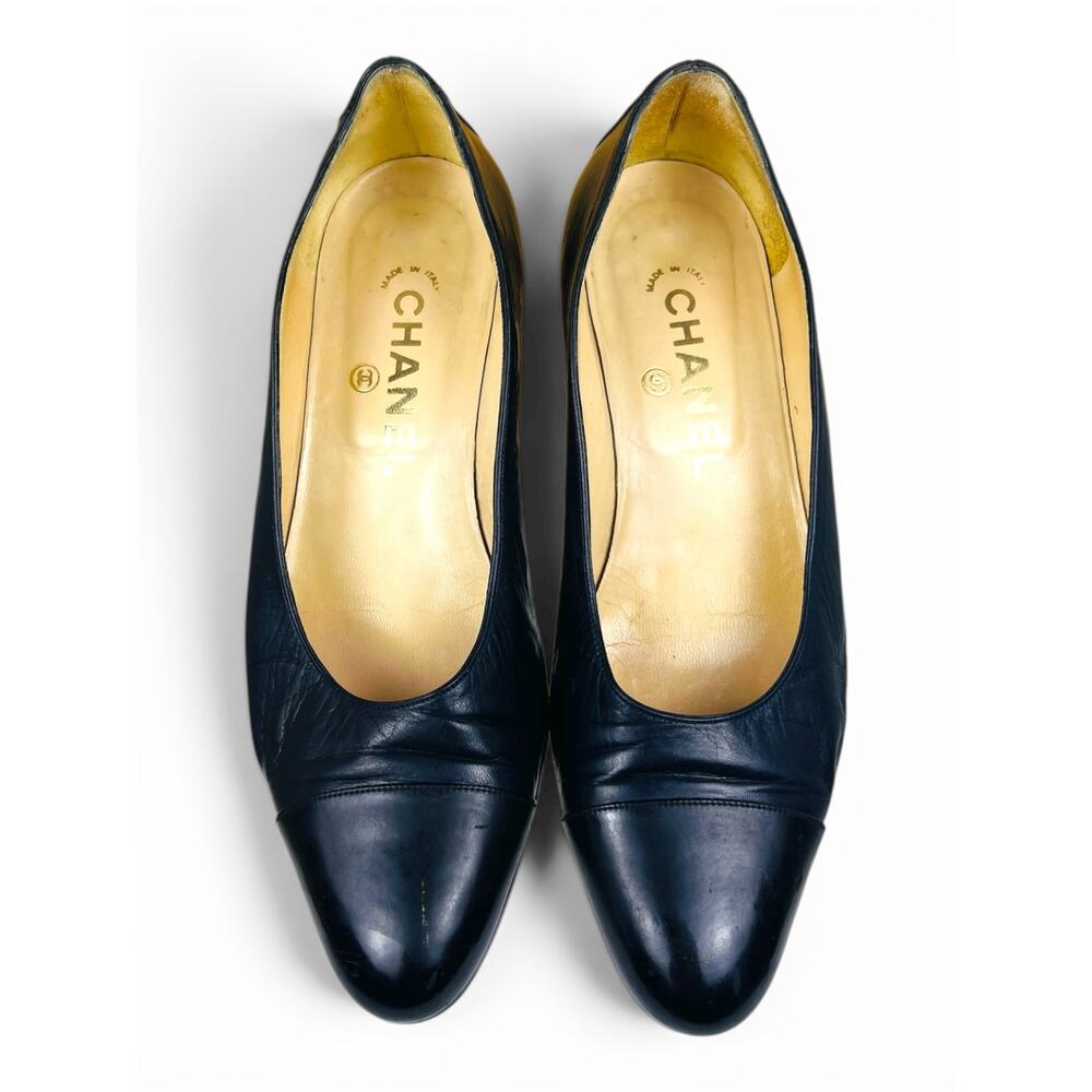 Chanel 1998 Two Tone Spectator Cap Toe Pumps Navy Black Leather Heels 36 - Picture 2 of 10